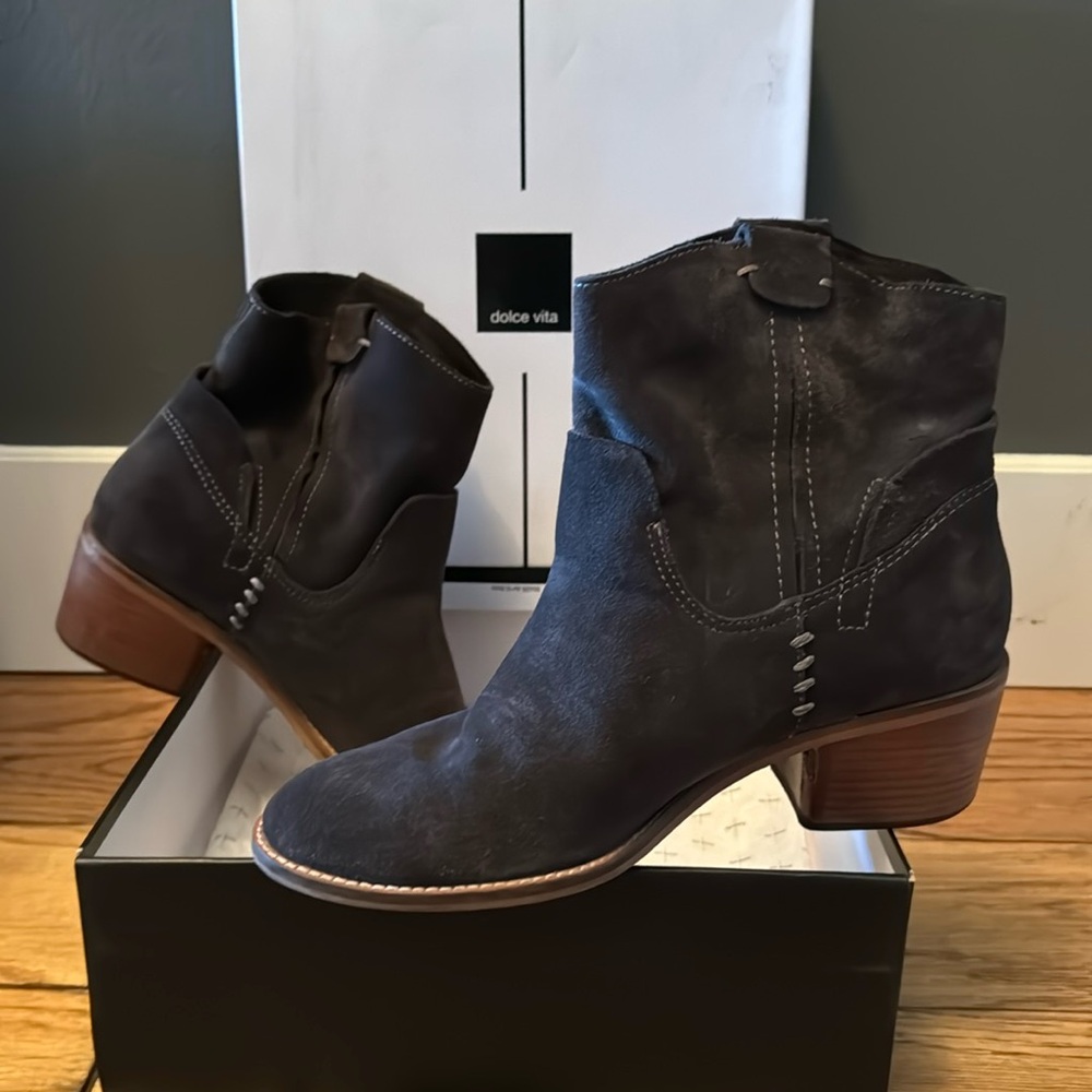Dolce Vita Anthracite Suede boots in Grayden. Size 9.5